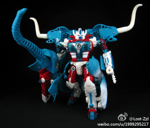 New Images Of Ultra Mammoth Transformers Collectors Club TFSS Exclusive Figure  (3 of 5)